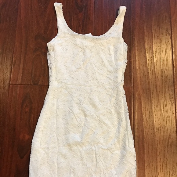 White summer dress - Picture 1 of 2